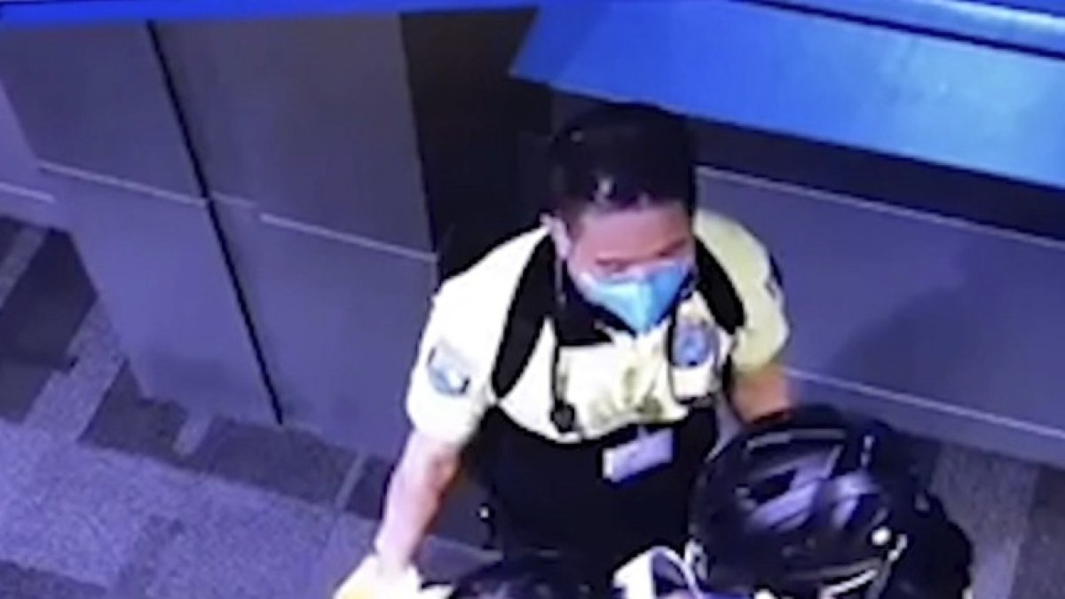 El bebé fue hallado en el baño de los aeropuertos de Doha, capital de Qatar