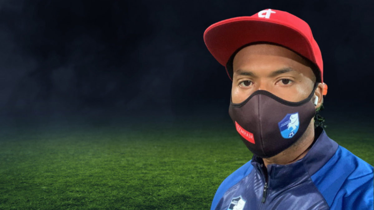 Arturo Mina después del susto del terremoto fue al estadio donde a las 12:00 del 30 de octubre juega la Copa de Turquía.