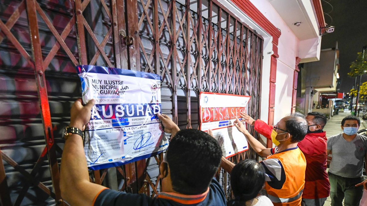 Hecho. Ocho negocios fueron clausurados anoche en Guayaquil.