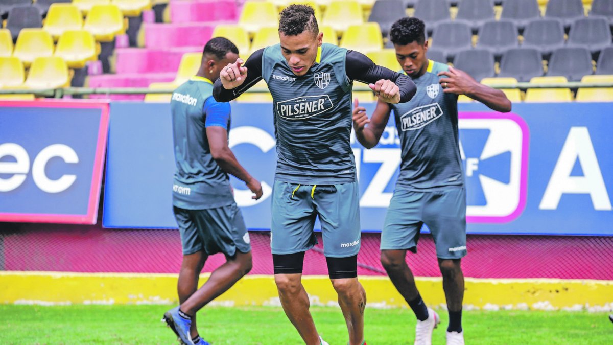 El delantero uruguayo será el principal referente del ataque de Barcelona, esta noche ante Liga de Quito, en el estadio Monumental.