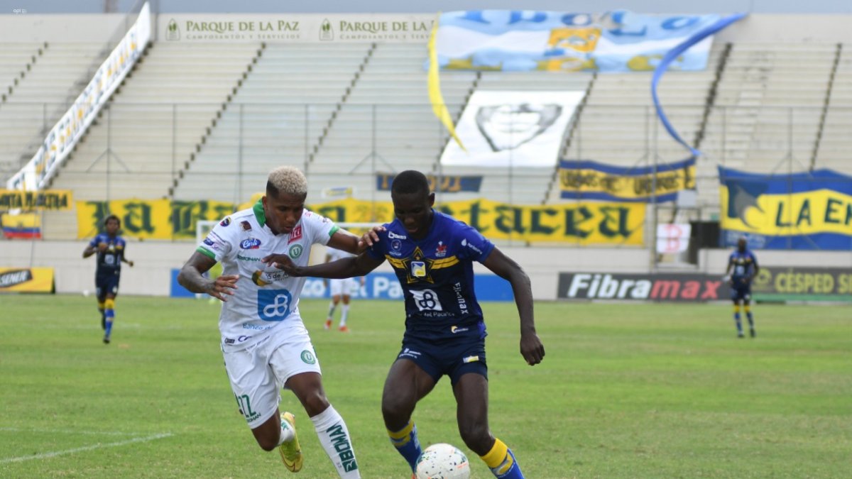 Delfín pasó por encima a Liga de Portoviejo.