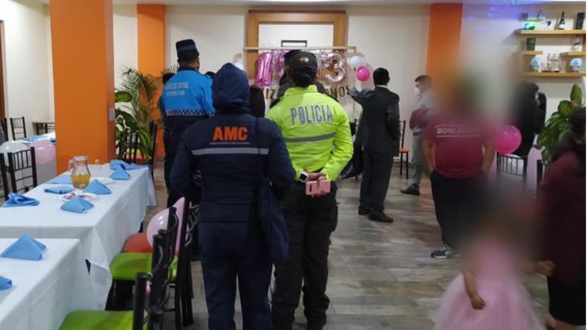 Una fiesta de quince años se encontró en Guagopolo. Los invitados no respetaban las normas de bioseguridad, según las autoridades.