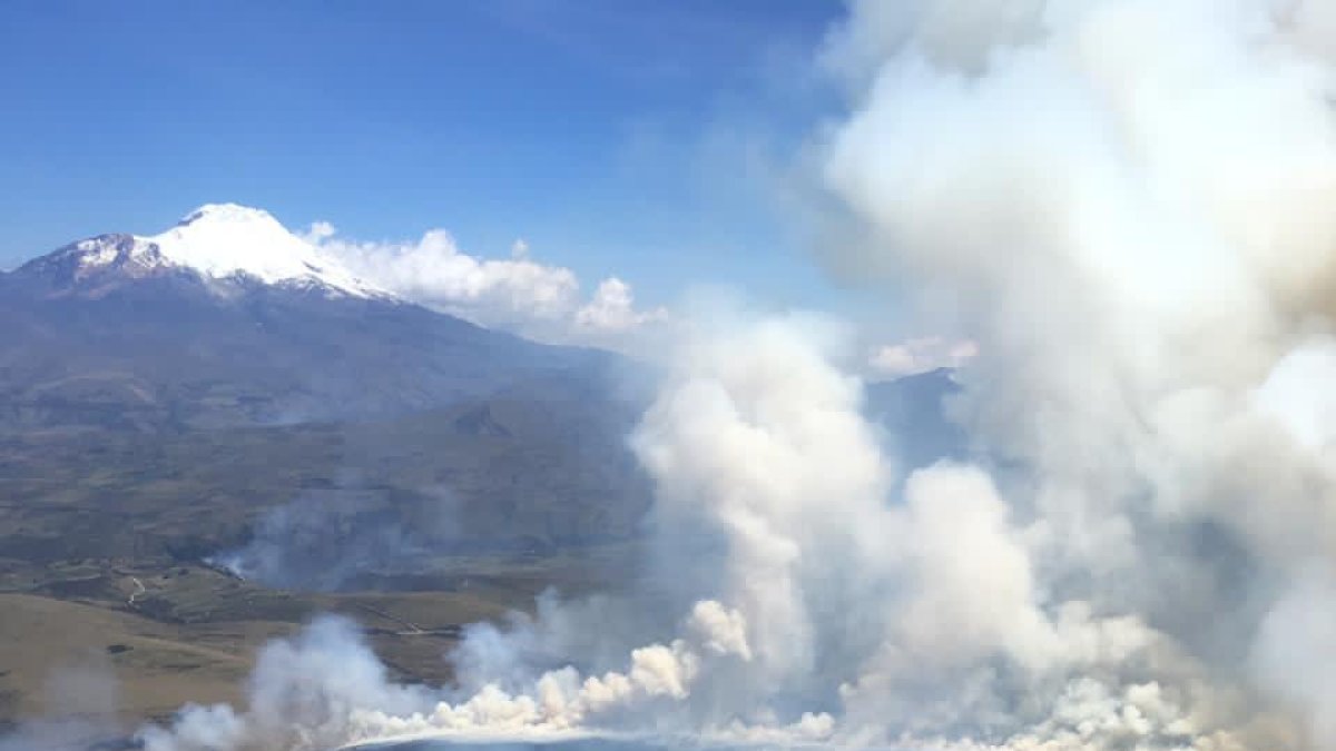 El incendio se registra en la zona protegida Cayambe-Coca
