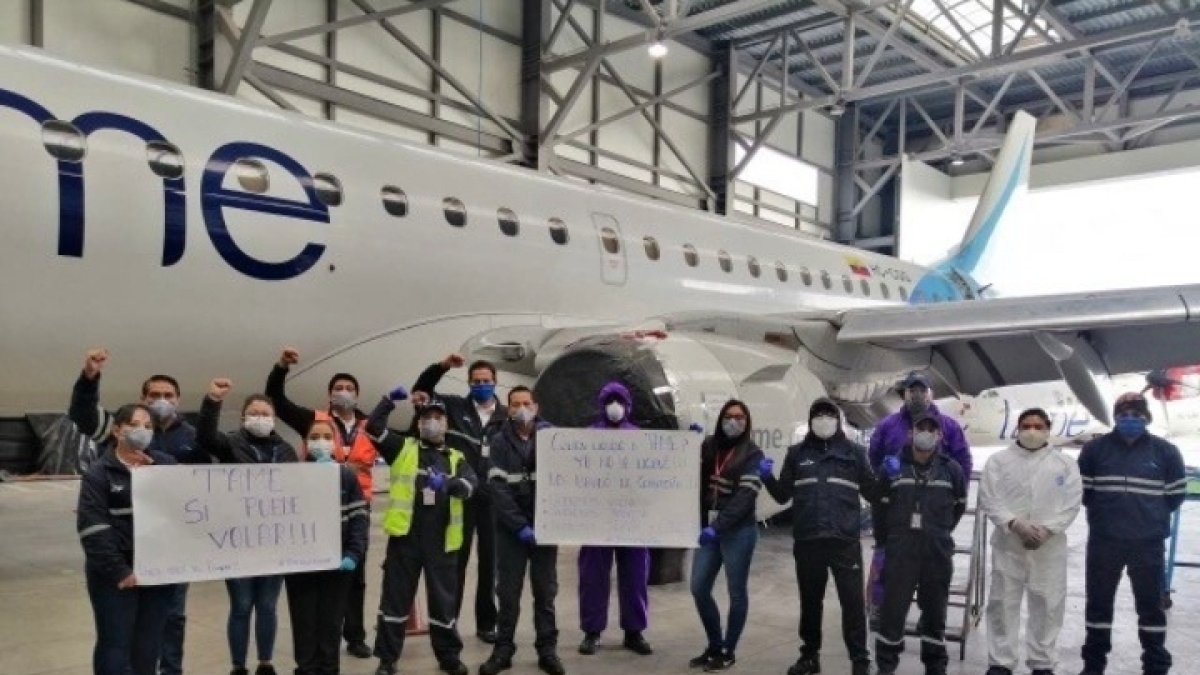 Protestas. Un grupo de trabajadores reclaman el pago de sus salarios como empleados de Tame, al empresa con capital nacionales que se declaró en liquidación en septiembre.