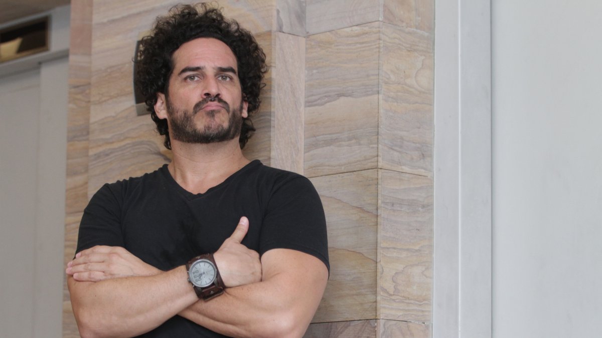 Se lo conoce como Zambo loco y fue presentador de TV.