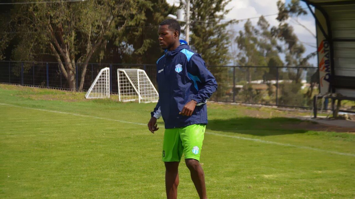 Leonel Quiñónez, defensa de Macará, firmó por dos temporadas con Barcelona.