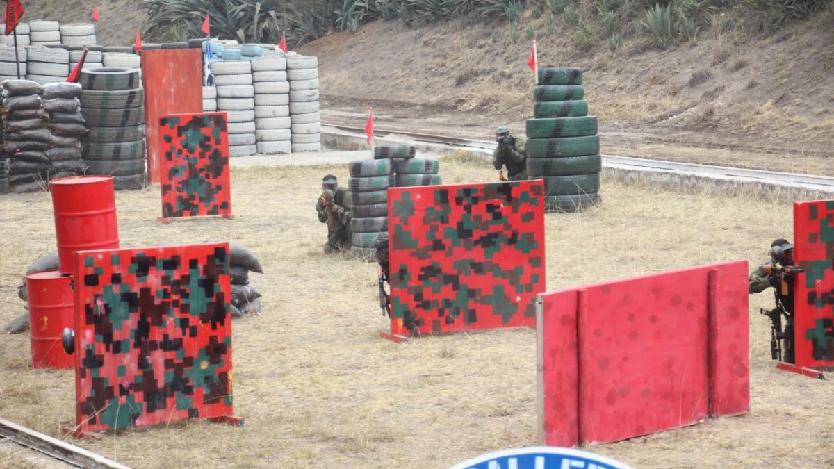 Evento. En Riobamba se inauguró una pista de paintball para ejercicios militares.