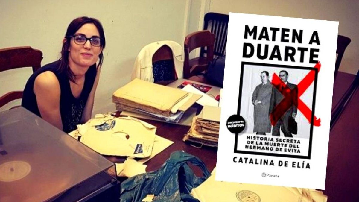 Catalina de Elía, periodista argentina, y la portada de su libro 