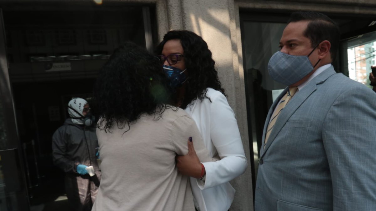 Diligencia. Alexandra Ocles llegó a la Corte acompañada por su defensa y familiares.