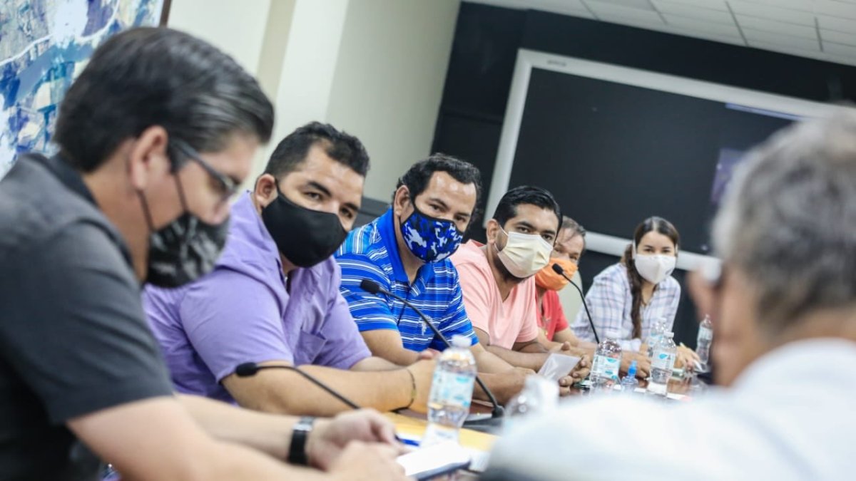 Cita. En el encuentro participaron artesanos y funcionarios municipales.