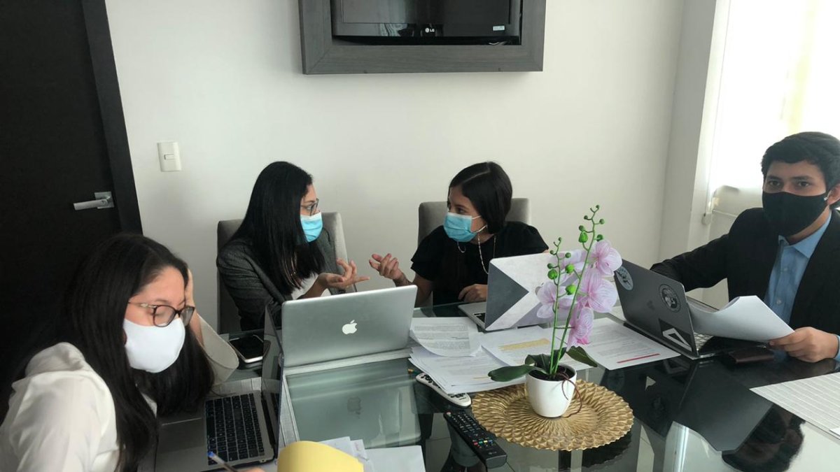 El grupo de estudiantes del IPAC armó el argumento escrito y oral sobre el caso Los papeles del Pentágono.