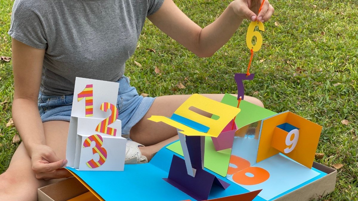 Los juguetes son elaborados con material reciclado.