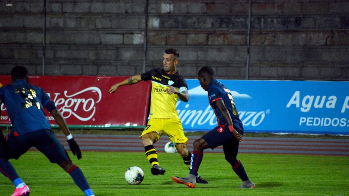 A los 43 minutos, un remate desde fuera de Damián Díaz, estuvo José Cevallos para decir no y sacar la pelota.