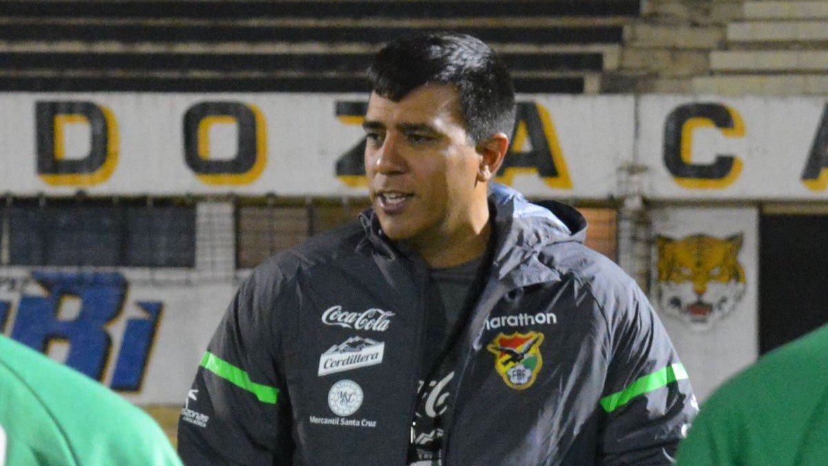 César Farías, entrenador de la selección boliviana, lidera el proceso con los del altiplano.