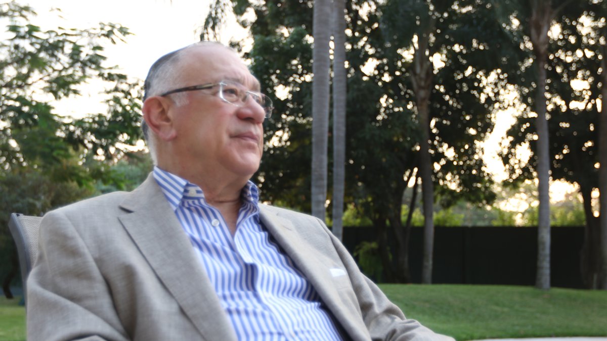 Amante de la antigüedades, valora más el tiempo de la negociación que el costo del objeto mismo.