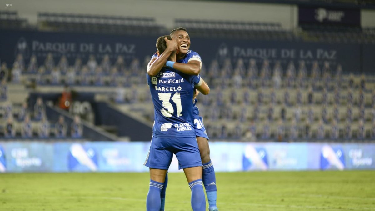 El segundo tiempo la visita intentó recortar el marcador, pero los azules estuvieron atentos y evitaron que su portería sea vencida.