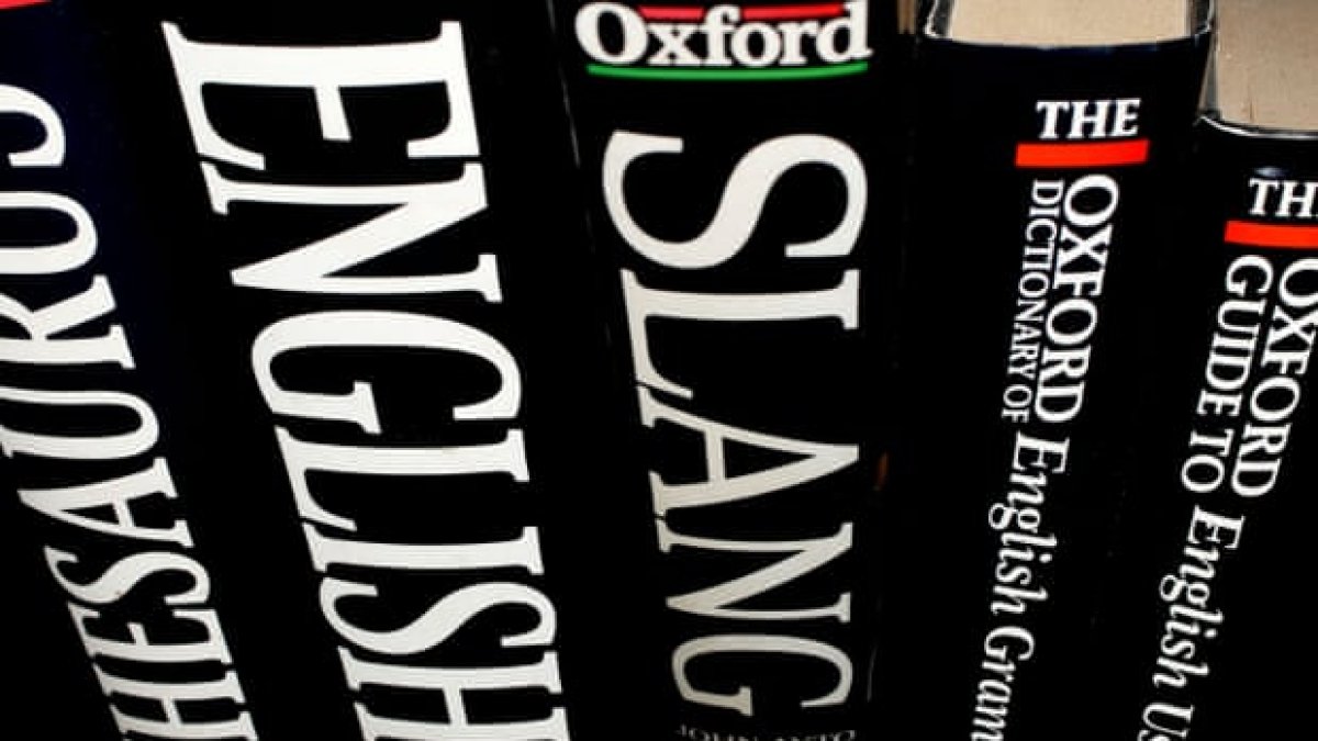 Entre las modificaciones se reconoce que una mujer puede ser 'la esposa o el amante de una persona' en lugar de simplemente un hombre.