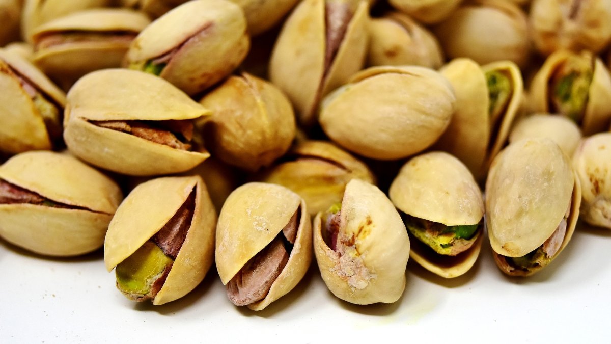 Los pistachos contienen magnesio, mineral que ayuda a controlar la tensión y el nerviosismo.