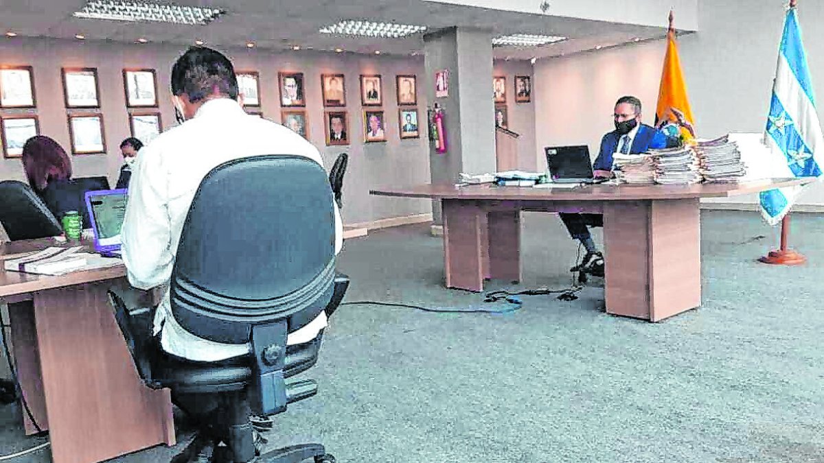 Audiencia. El presidente de la Corte, Alfonso Ordeñana (d), no pudo llevar adelante la audiencia de evaluación.