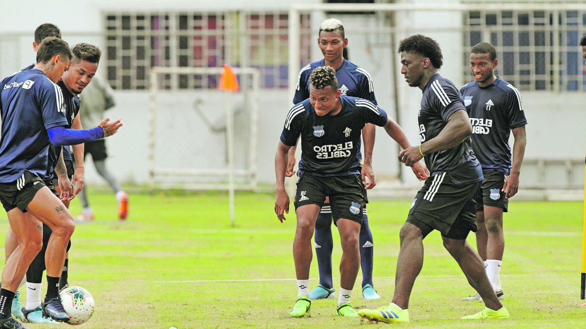 Emelec visita hoy los Reales Tamarindos de Portoviejo para medir a la Capira.