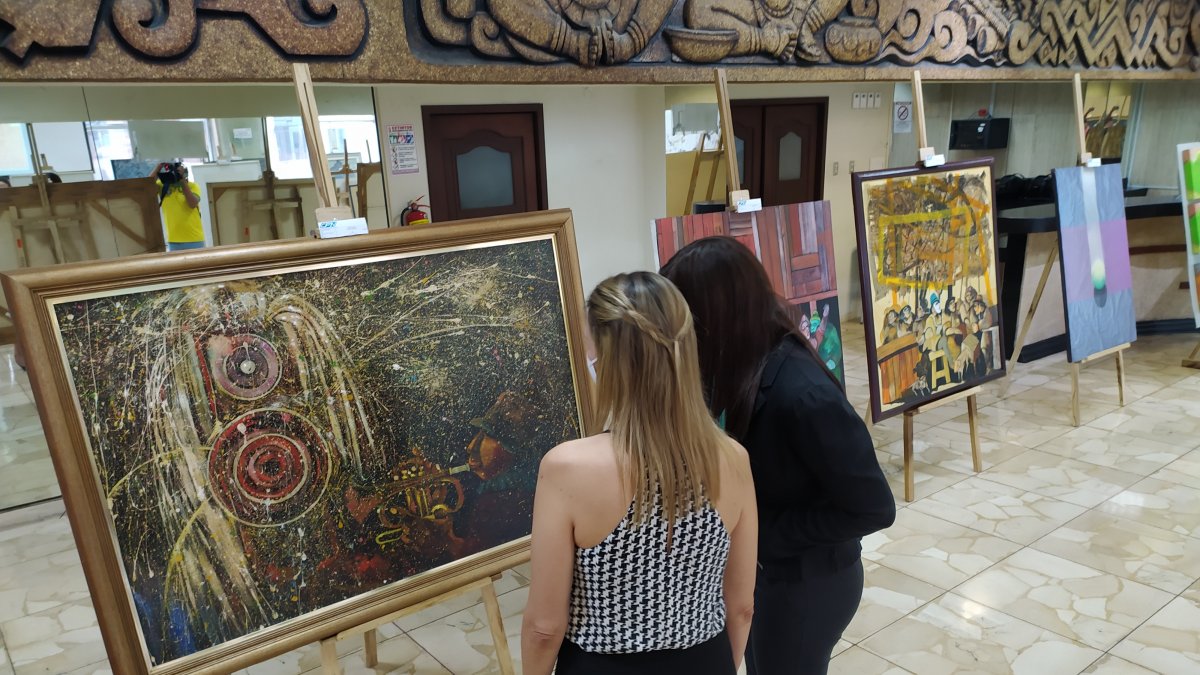 Exhibición. La obra ‘Música y Luces’, de Kingman, puede ser observada en el tercer piso de la CFN.