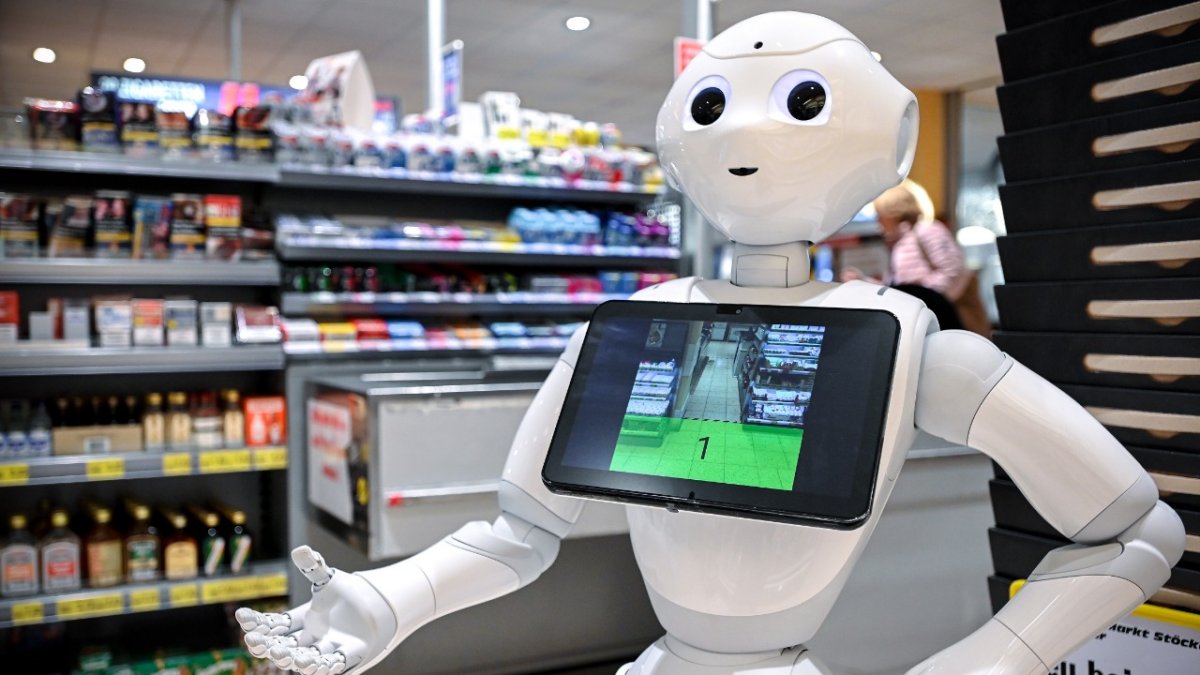El robot 'Pepper' en un supermercado en Lindlar, Alemania.