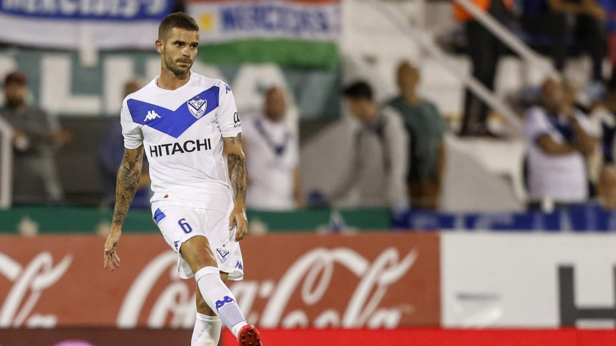 Gago fue campeón con Boca Juniors, el Real Madrid y Vélez Sarsfield. También jugó en  Roma y Valencia.