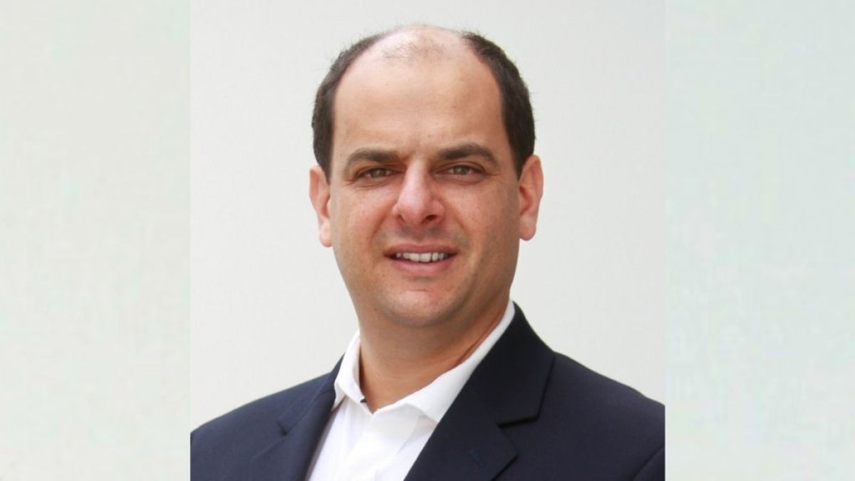 Jeffrey Radzinsky es abogado peruano, analista político, profesor universitario y asesor.