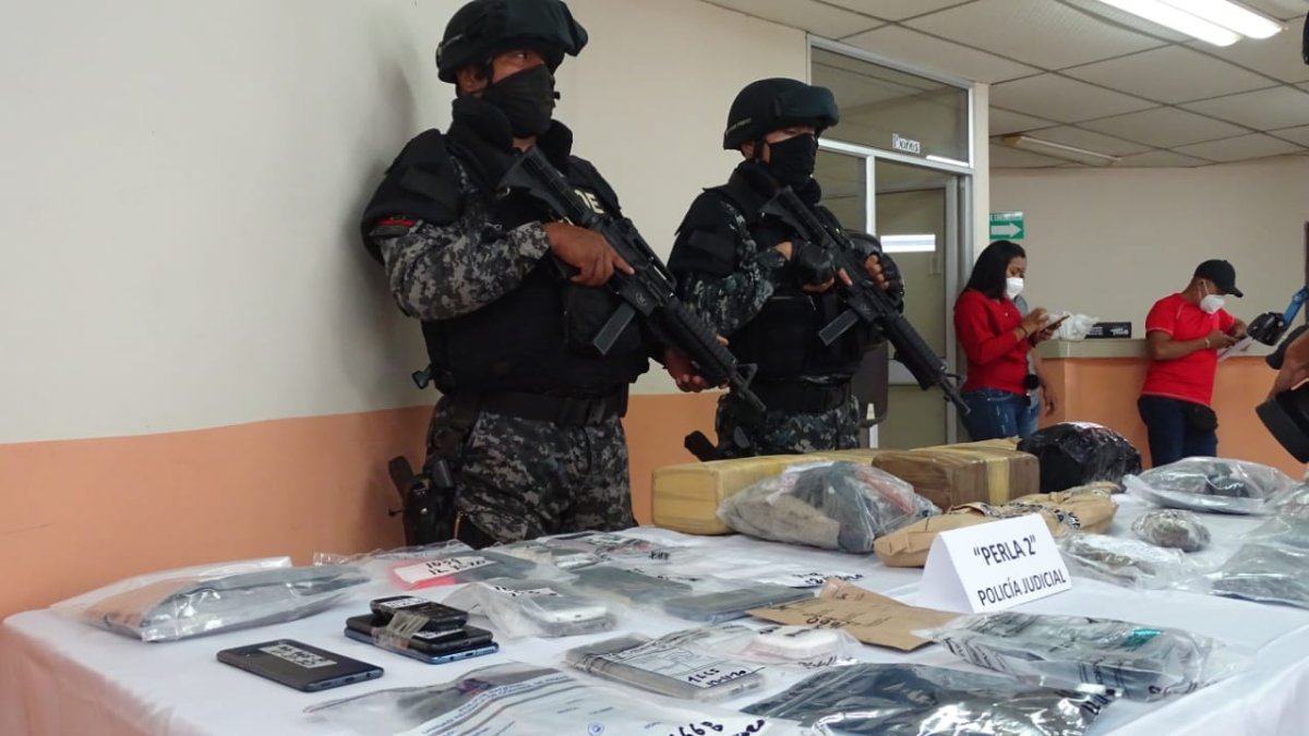 Hecho. La policía del Distrito Sur presentó evidencias de los últimos operativos realizados en la zona.