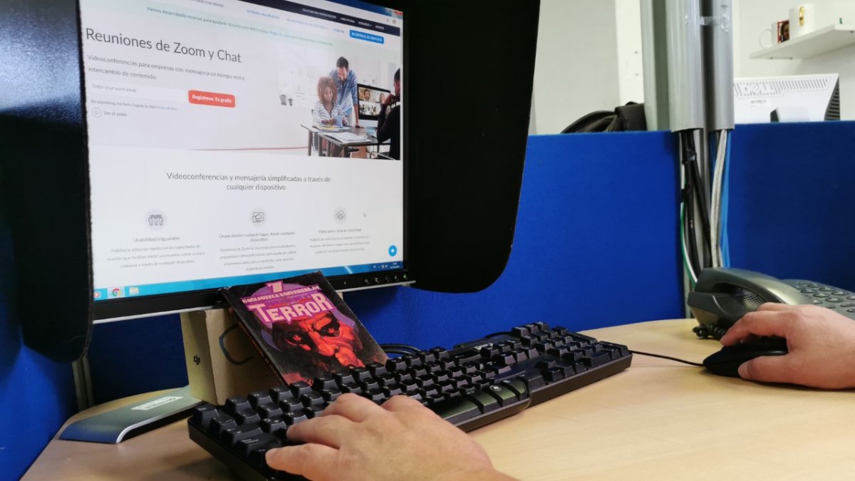 El docente en mención tenía un contrato ocasional en la Universidad de Guayaquil,