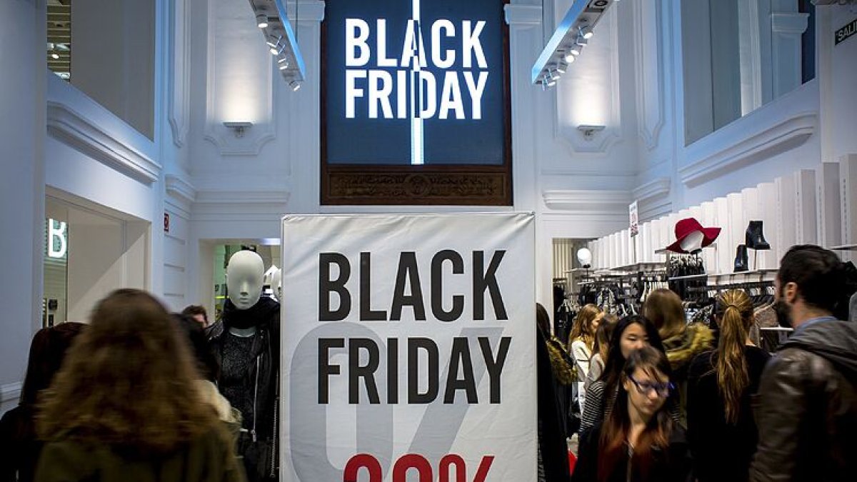 Referencial. Casas comerciales han empezado a ofertar productos para Black Friday.