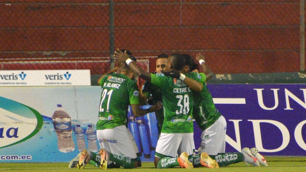 Los orenses festejan el tanto marcado por Bryan Rodríguez.