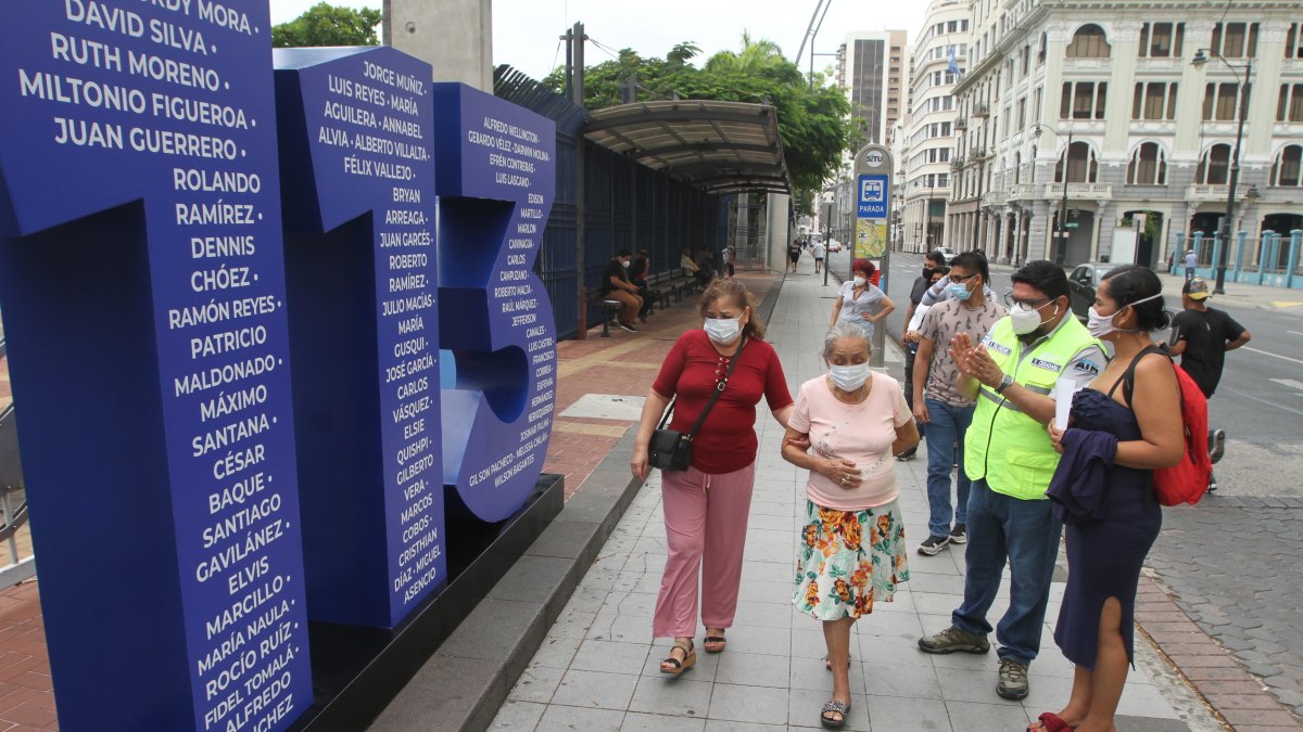 Actividad. El acto se llevó a cabo en la intersección de Nueve de octubre y Malecón Simón Bolívar.