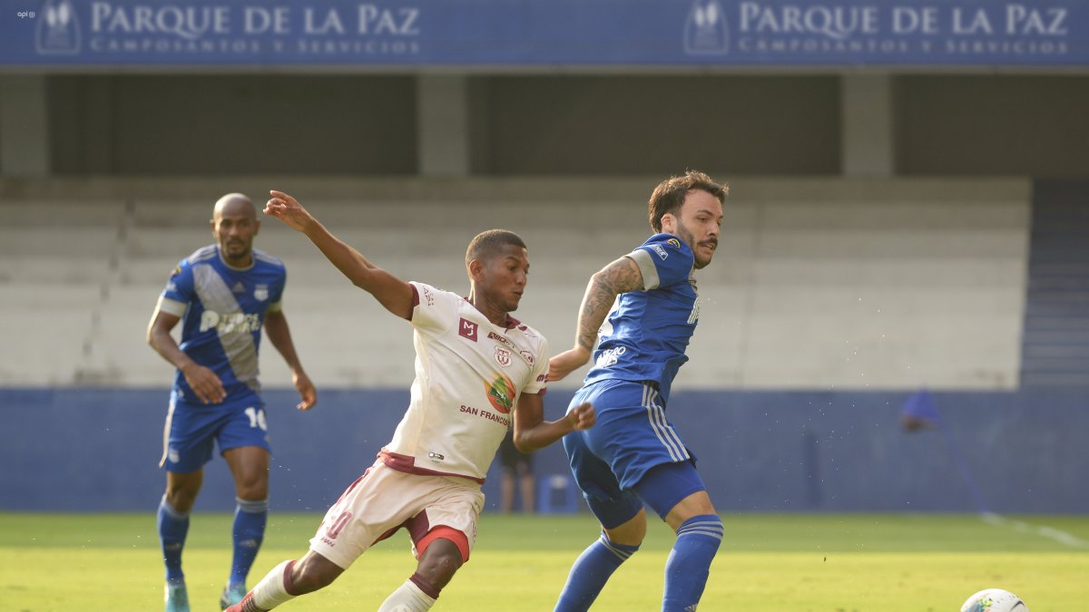 Emelec y Técnico Universitario igualan 1-1 tras los primeros 45 minutos en el Capwell.