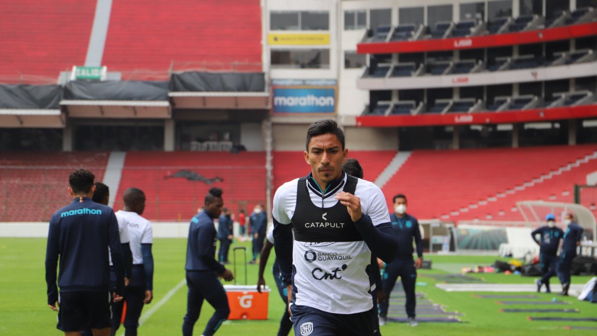 Ángel Mena es uno de los jugadores más rápidos en la ofensiva tricolor. Sus desbordes y diagonales serán vitales.