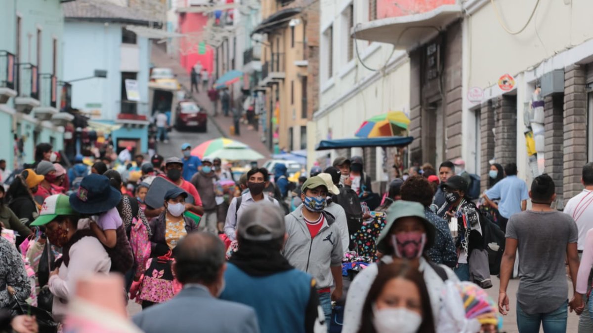 Distanciamiento. En varias zonas de la capital se registran aglomeraciones y concentraciones de ciudadanos. El Centro Histórico es un ejemplo.