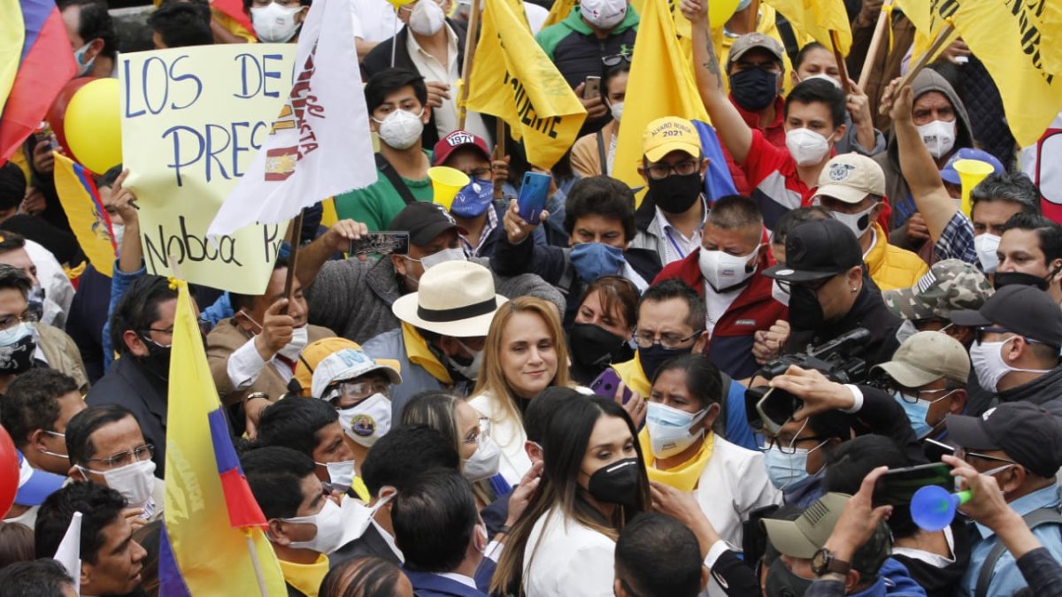 Protesta. Sin tener en cuenta las recomendaciones de bioseguridad llegaron los simpatizantes hasta el CNE.