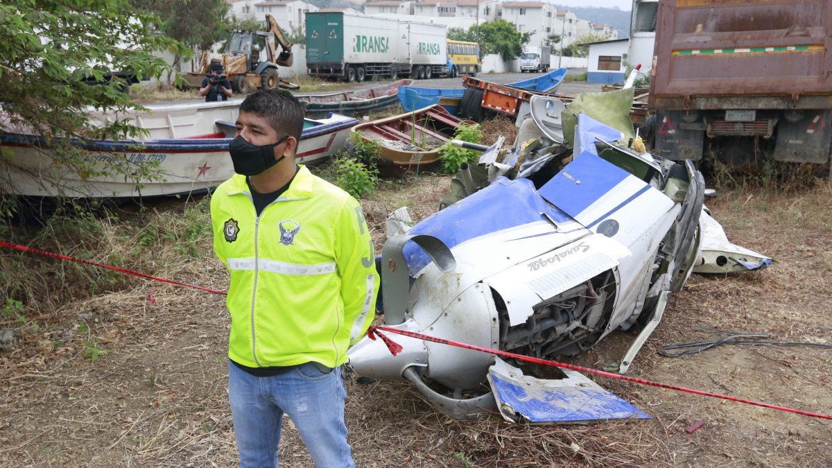 Traslado. Los restos de la nave fueron traídos al país para la investigación de fraude procesal.