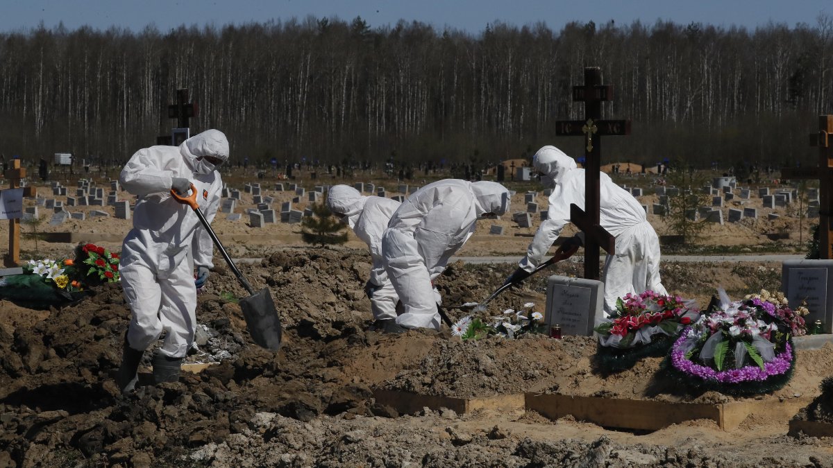Los entierros de muertos por enfermedades respiratorias se incrementaron.