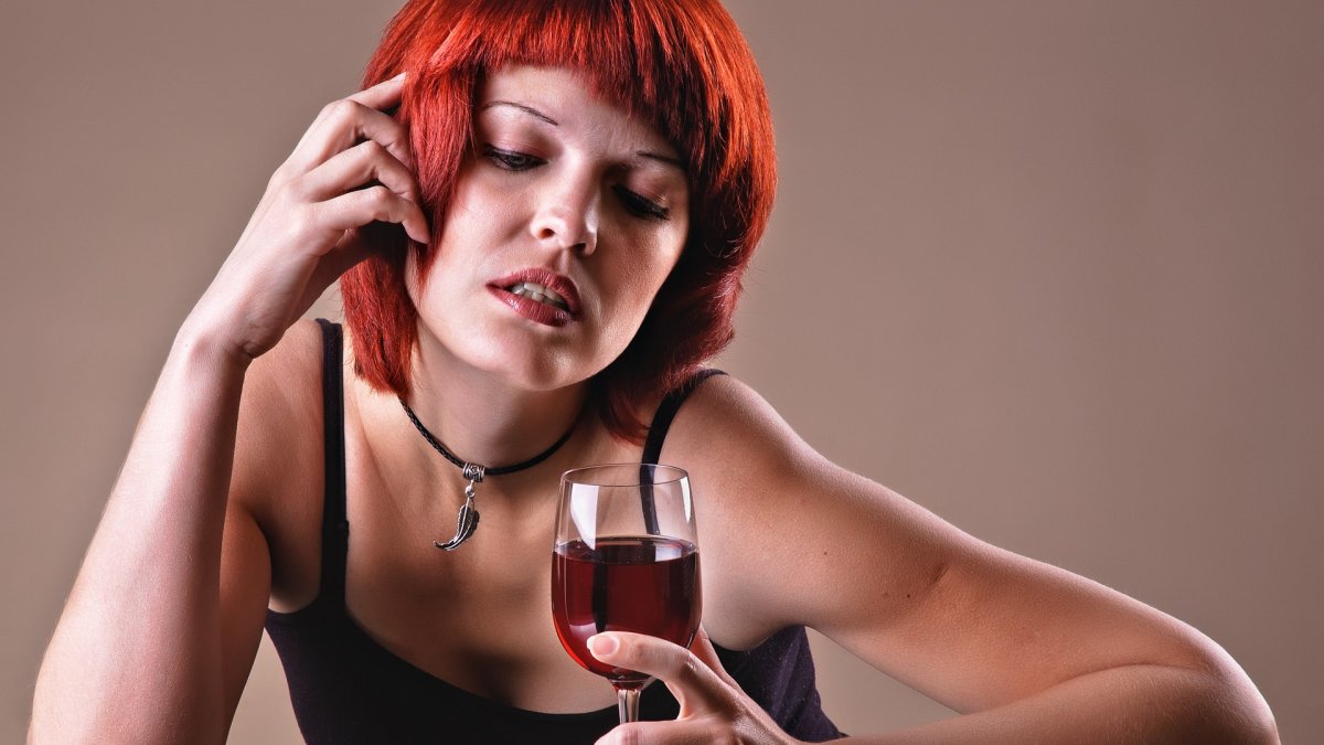 Lo sentimos, esa copita de alcohol luego del almuerzo no es beneficiosa para tu salud.