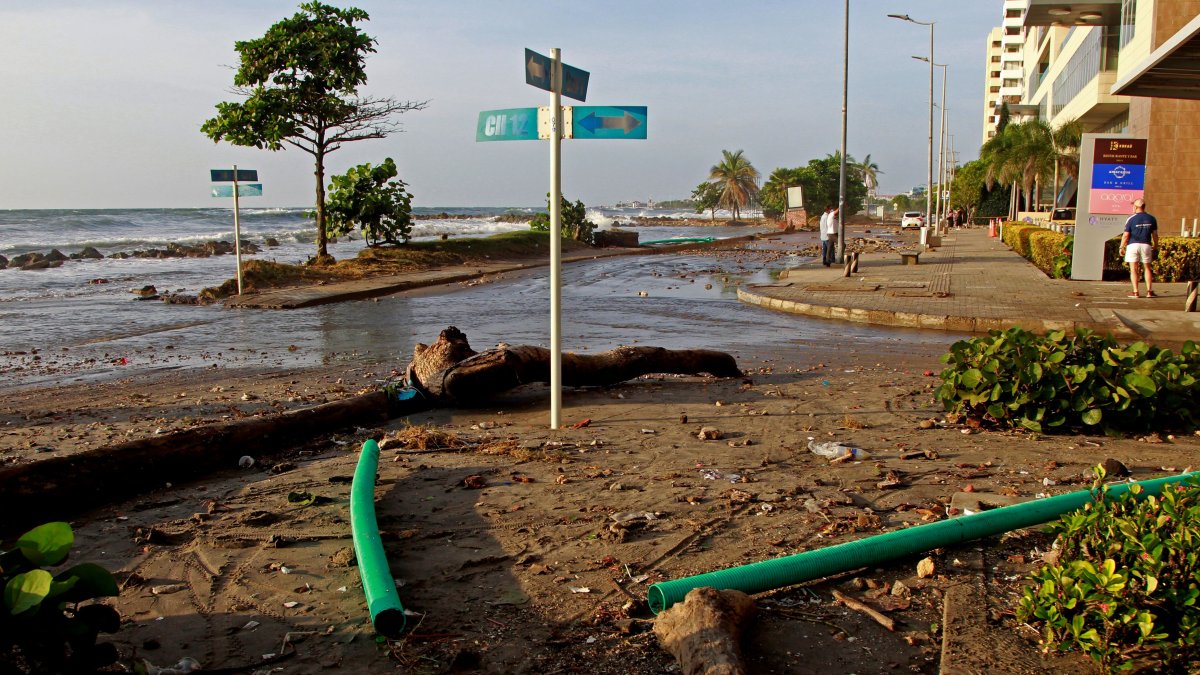 Iota sigue su curso por la costa Caribe, dejando estragos en San Andrés.