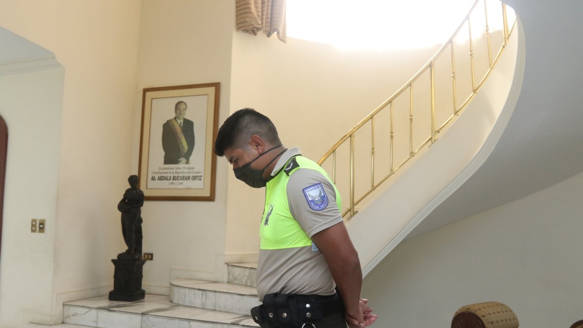 El expresidente Abdalá Bucaram y sus hijos Jacobo, Michel y Dalo enfrentan procesos penales, tras un allanamiento que se ejecutó en su domicilio, el pasado 3 de junio.