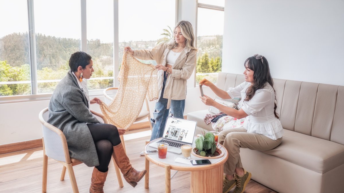 Apricot León y Karen Rojas son las creadoras de la aplicación.