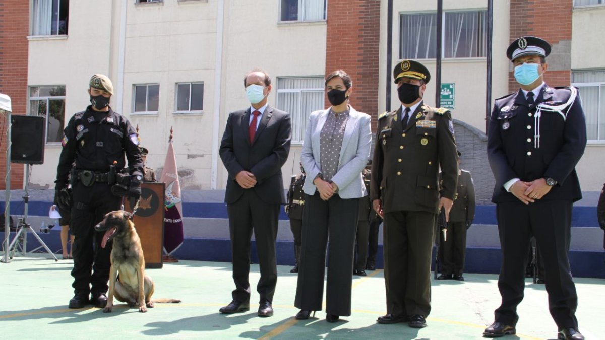María Paula Romo en el evento de donación de canes a la Policía.