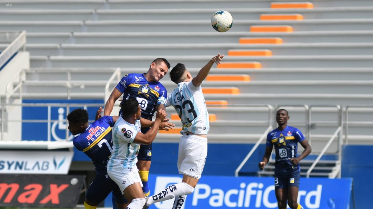 Delfín y Guayaquil City jugaron un partido abierto y eso provocó que los dos tengan  varias posibilidades de anotar