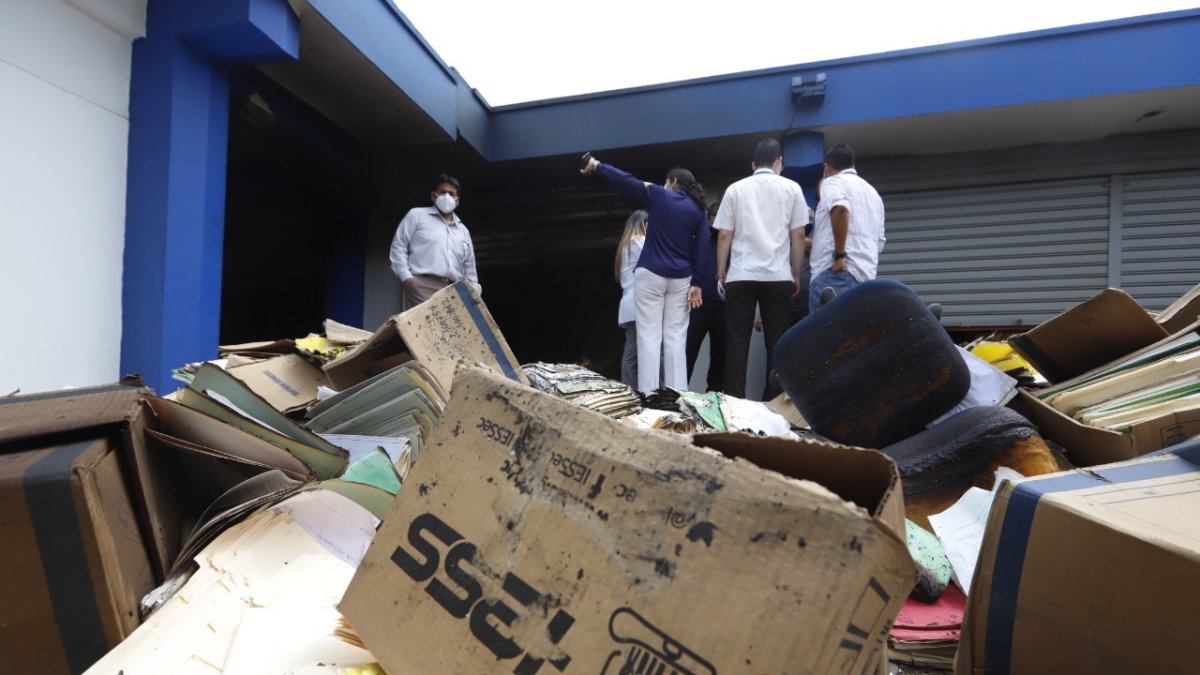 Un incendio ocurrió en una bodega del IESS.