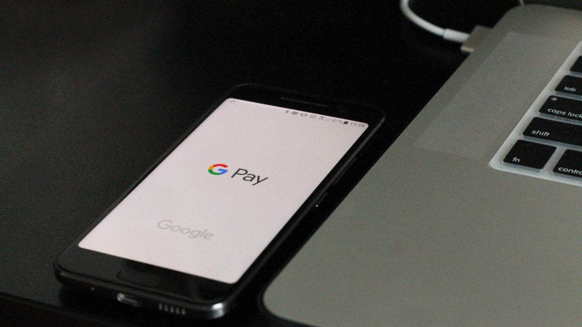 A diferencia de Apple, que entró en los servicios financieros con una tarjeta de crédito, Google ofrecerá cuentas corrientes y de ahorros con Google Pay.