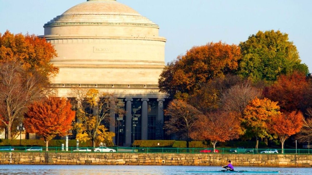 Una imagen de parte del campus de MIT, la mejor universidad del mundo.