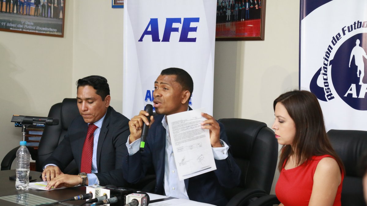 Iván Hurtado fue acusado de estar como presidente de la AFE por más tiempo del permitido. Además, encontraron irregularidades en su manejo