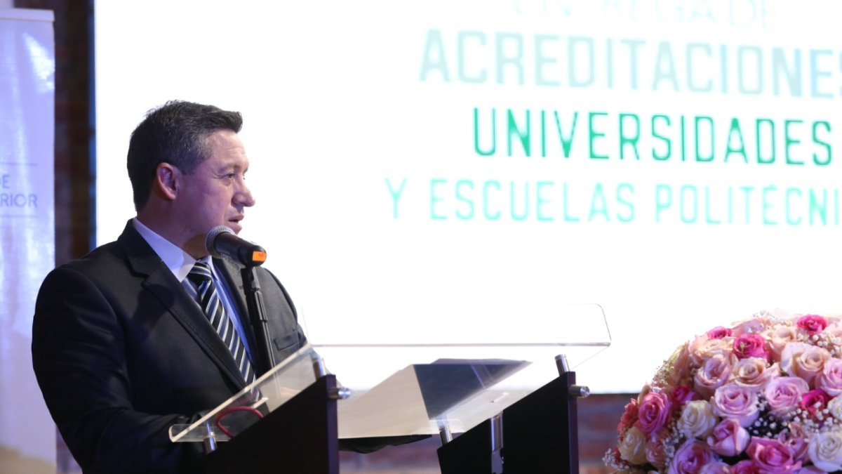 Juan Manuel García ha realizado en lo que va de noviembre la entrega de la Acreditación a las universidades y escuelas politécnicas del país.
